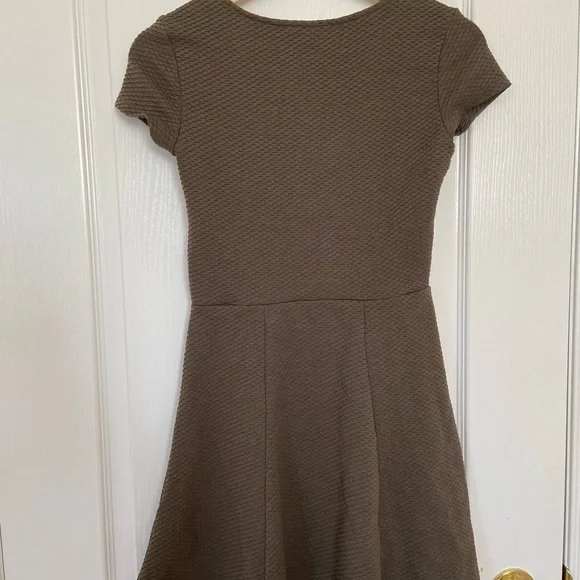 H&M OLIVE GREEN DRESS - Picture 4 of 4